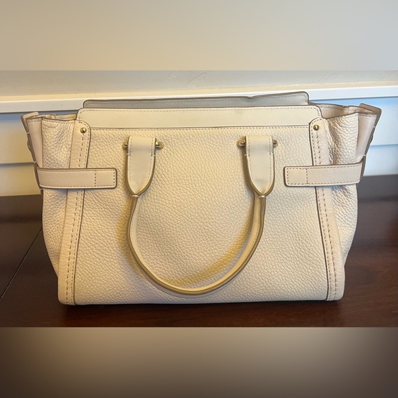 Coach Swagger - Picture 7 of 12